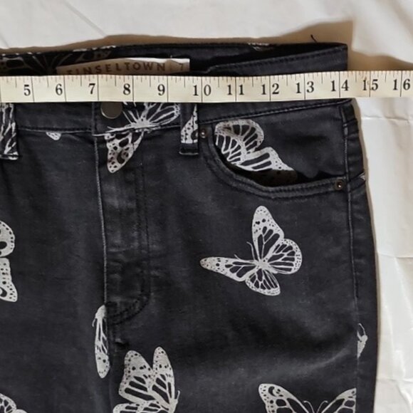 Tinseltown Juniors Size 7 Black Jeans, Gray Butterfly Pattern, Raw Hem Used - Picture 11 of 13